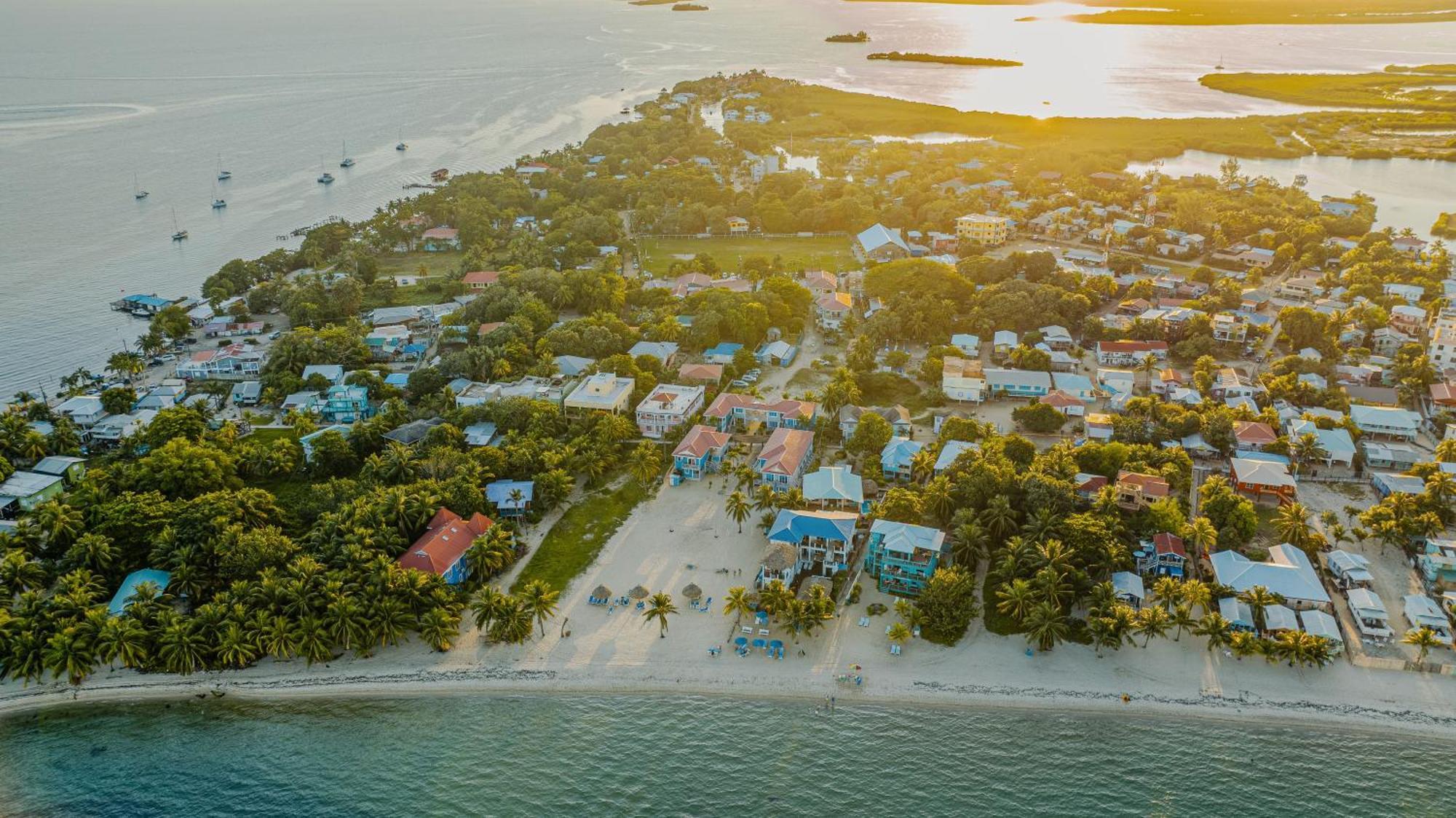 Ocean Breeze Hotel Placencia Exterior photo